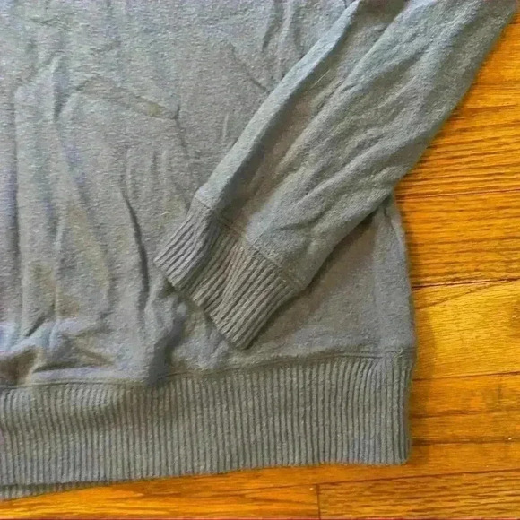 Abercrombie cold shoulder sweater - Picture 3 of 4